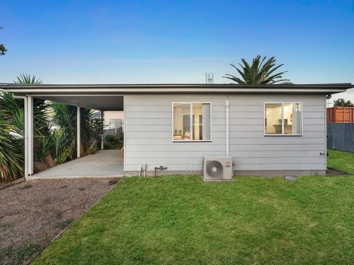 AS NEW MODERN GRANNY FLAT