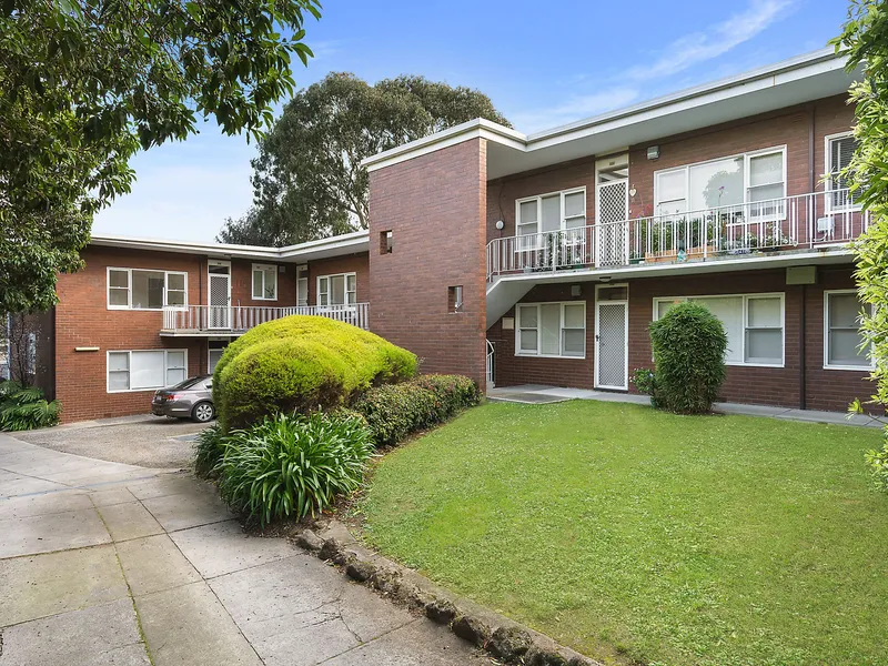 Tightly-Held Private Apartment in Parkside Locale
