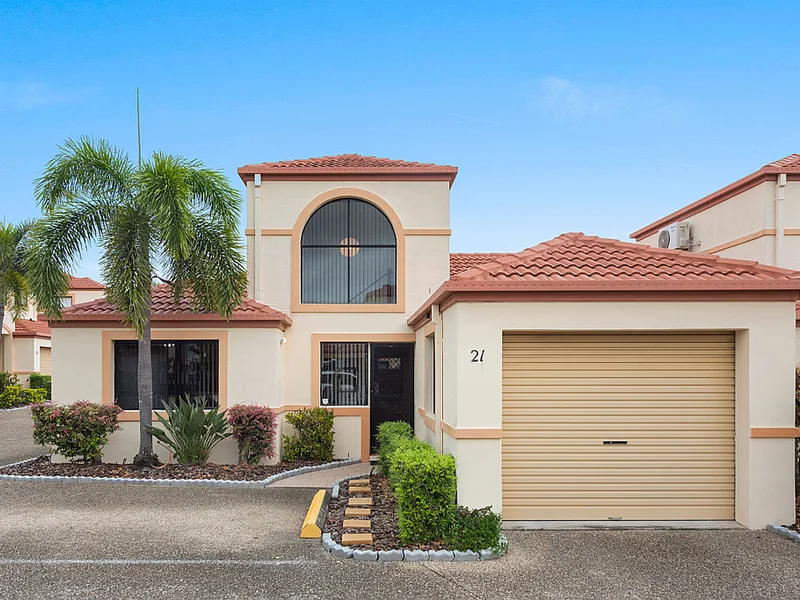 A beautifully renovated townhouse with resort vibes 