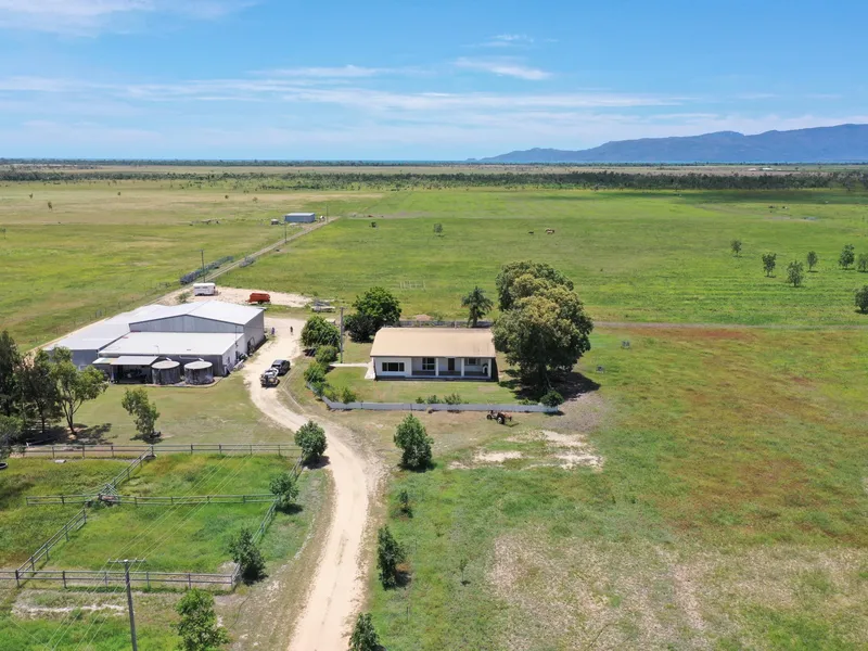 197 Acres - Block Home - Large Sheds - Lrg Dam - Cottage 