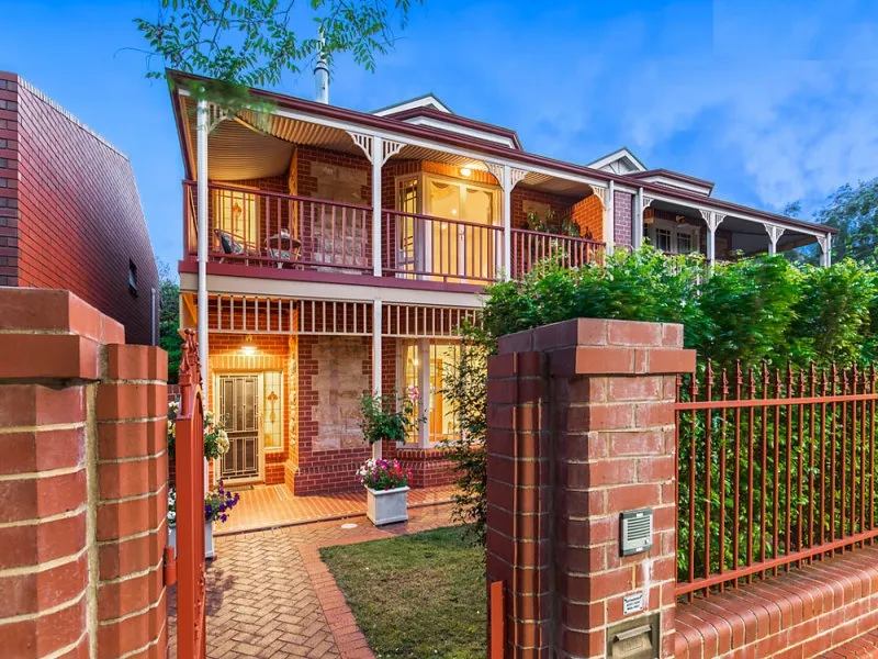 Townhouse in North Adelaide Fronting the Parklands