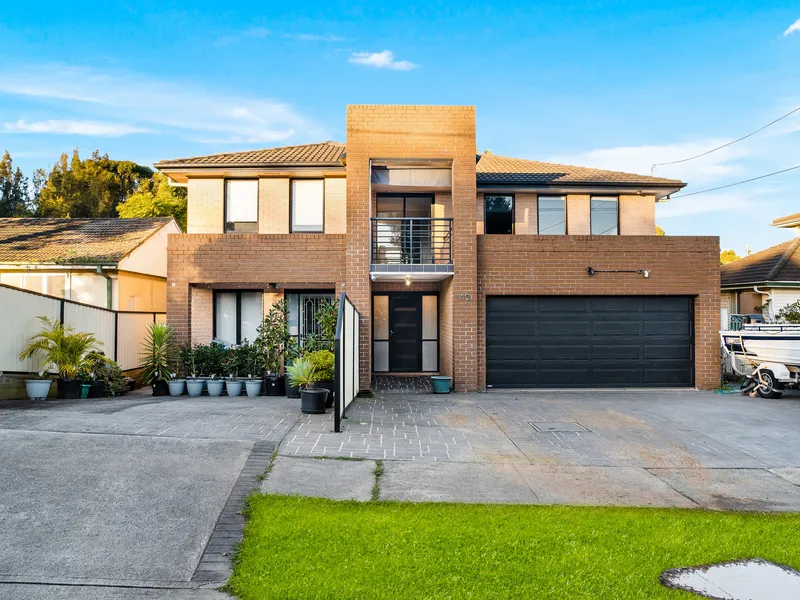 Custom Built Family Home + In-law Retreat!