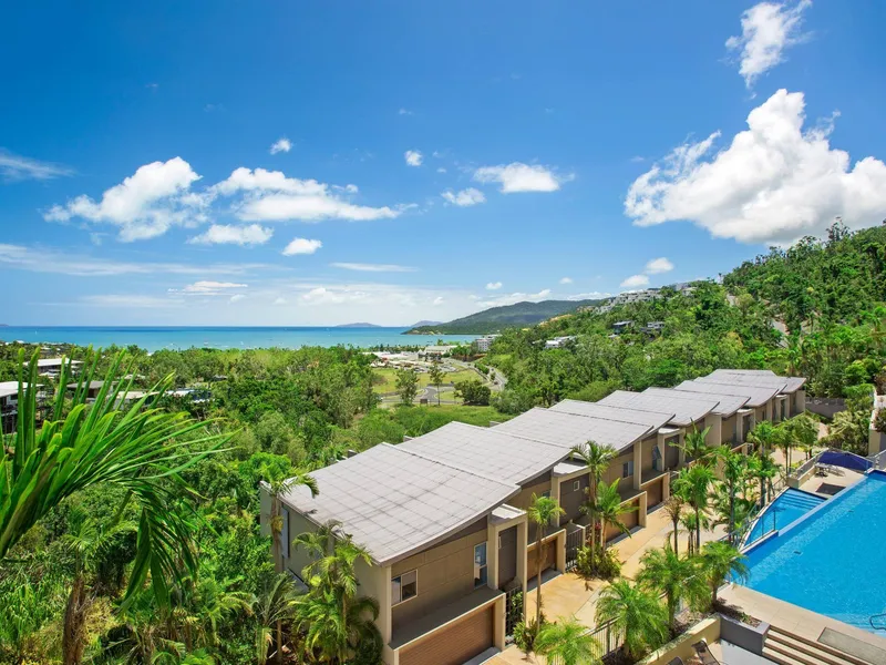 MILLIONAIRE LIFESTYLE WITH THE VIEWS TO MATCH