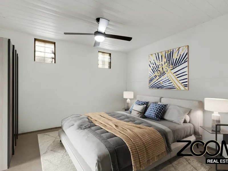 LARGE, RENOVATED ONE BEDROOM UNIT IN A PERIOD BUILDING