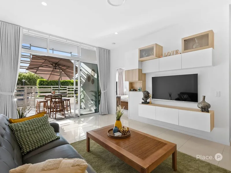 Immaculate three-bedroom apartment in coveted suburb