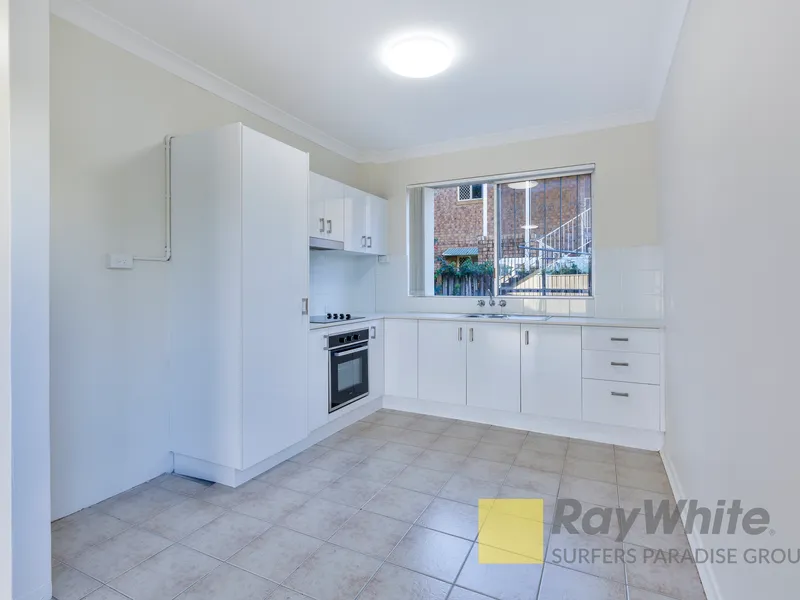 2 BEDROOM UNIT - WALKING DISTANCE TO THE BROADWATER
