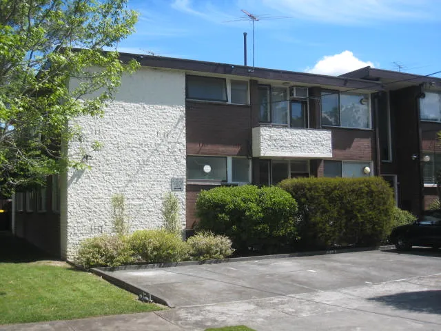 Bright, Fresh And Ideally Located!