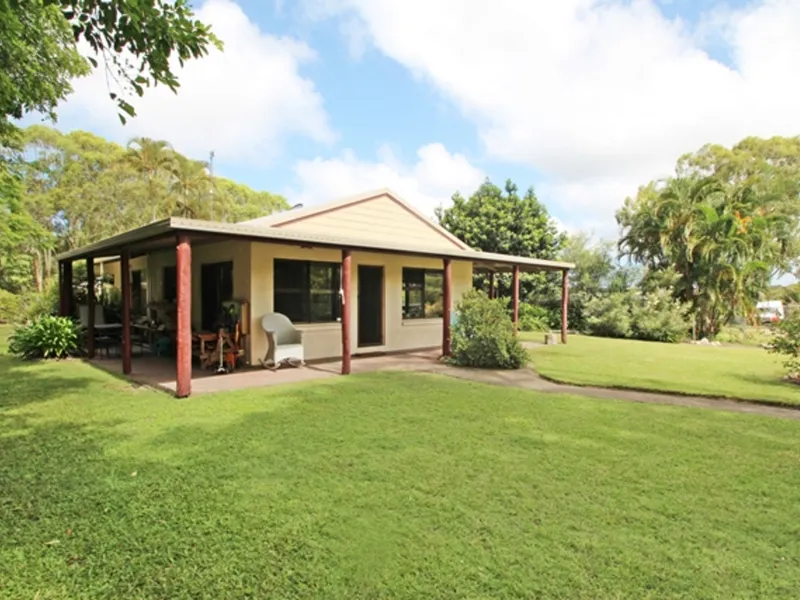 COUNTRY STYLE LIVING CLOSE TO THE BEACH