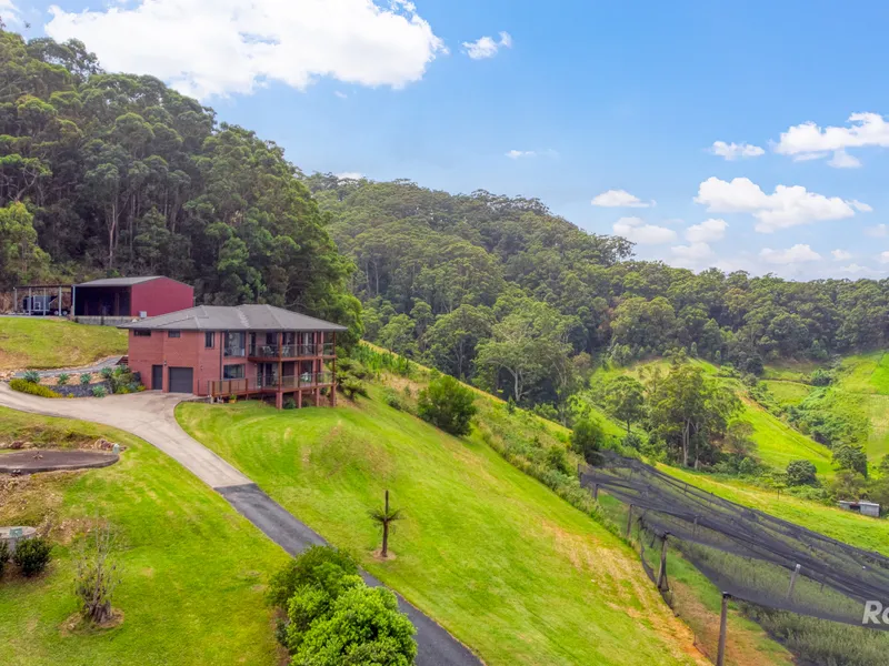 Impressive family home with stunning views!