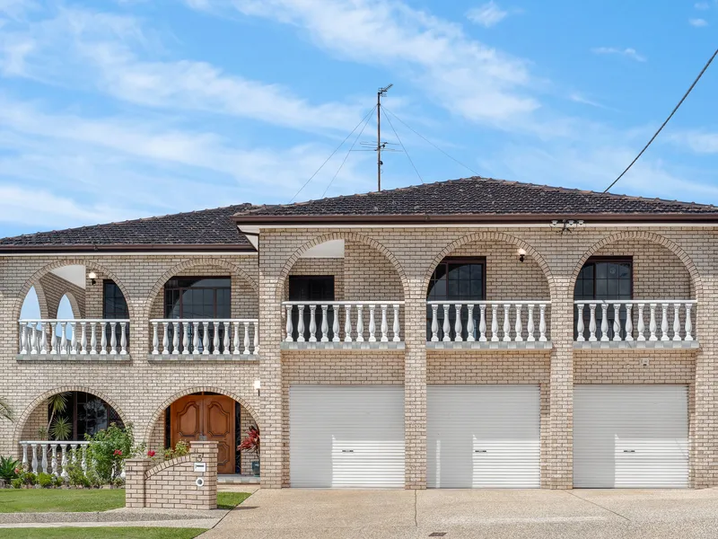 Family Entertainer Offers an Abundance of Space Backdropped by Stunning Views