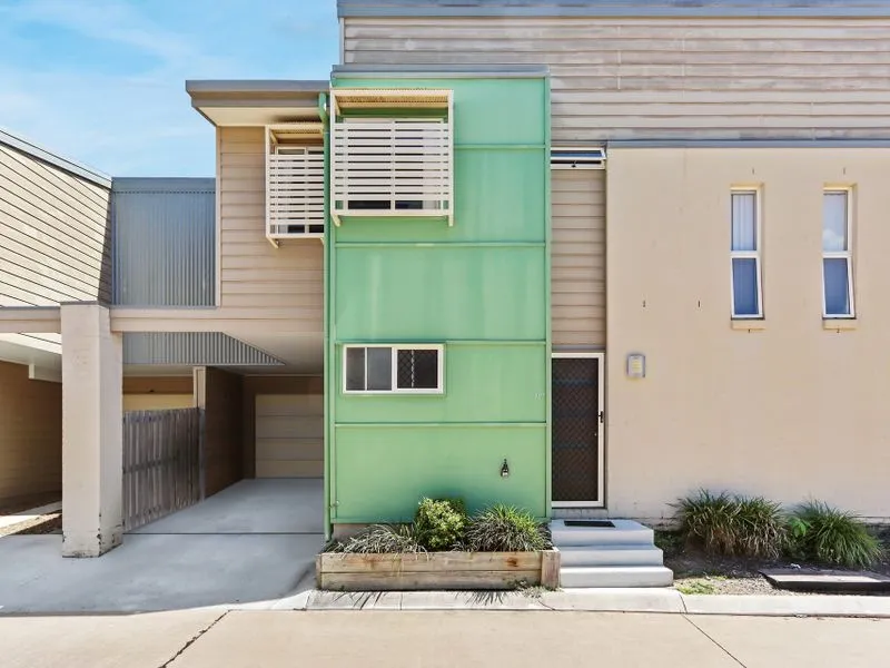 MODERN TOWNHOUSE - GREAT DESIGN