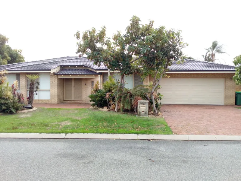 Spacious Modern Living in Great Location!