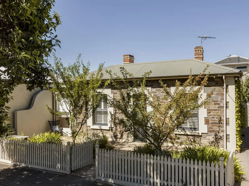 Bluestone Cottage with Character & Charm