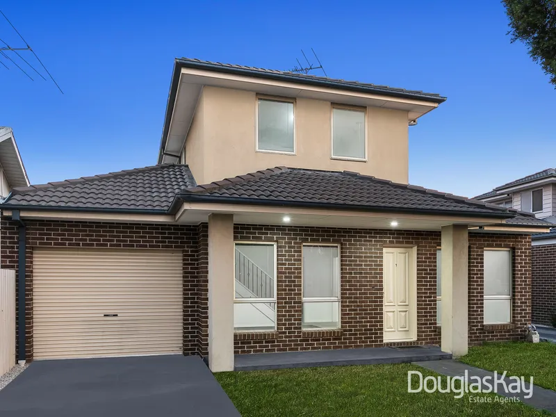 4 Minute Walk to Albion Station.