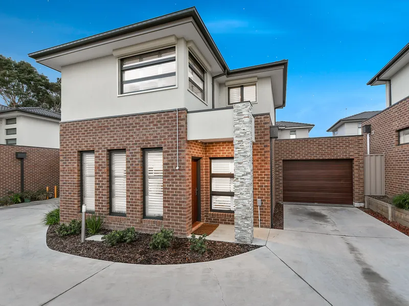 LOW MAINTENANCE BEAUTY IN UNRIVALLED LOCALE!
