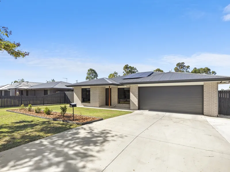 Two Year Old Family Home In Tinana