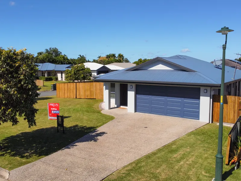 Good As New In Ooralea - 4 Bed and separate office which can be used as 5th bedroom/2 Bath with Side Access!