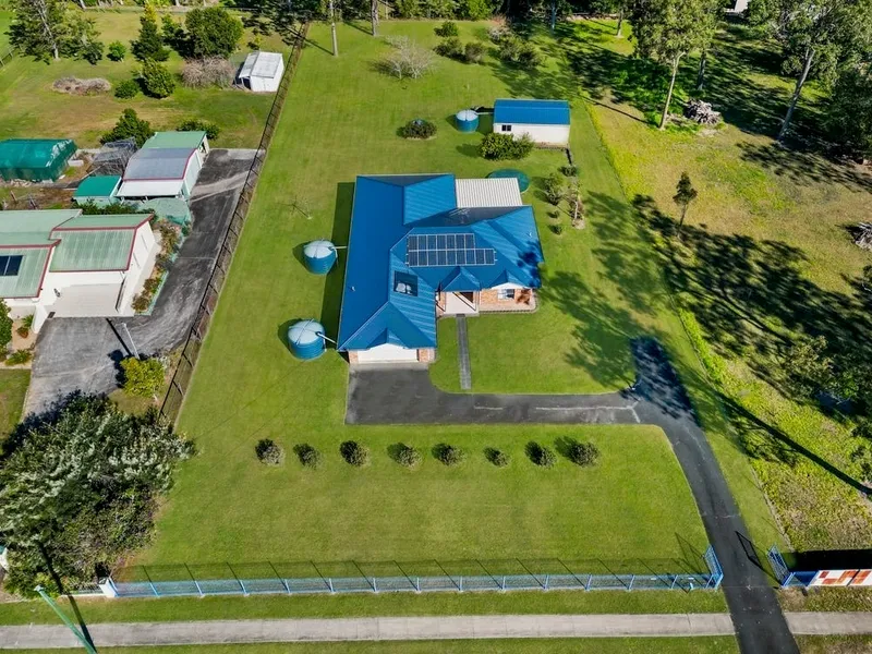 RARE RENTAL OPPORTUNITY - LARGE HOME ON 4000 SQM BLOCK!