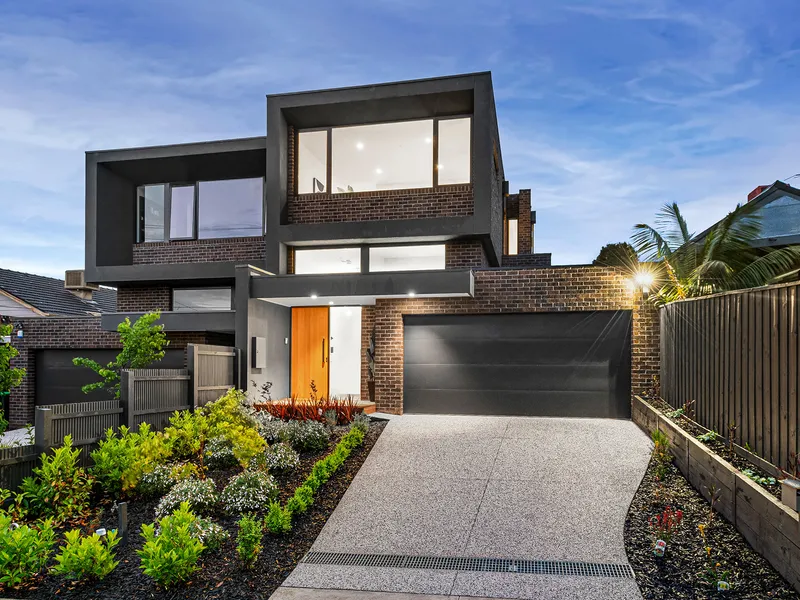 Deluxe lifestyle glamour with city views