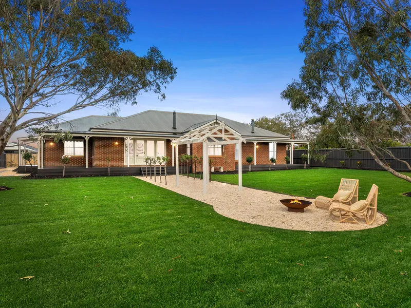 “Rockylea” Elegant Homestead on Huge 1,267m2 Lifestyle Allotment