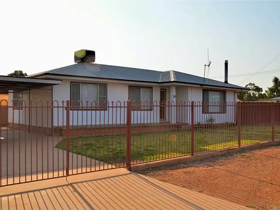 A real entertainer’s oasis - just in time for summer!