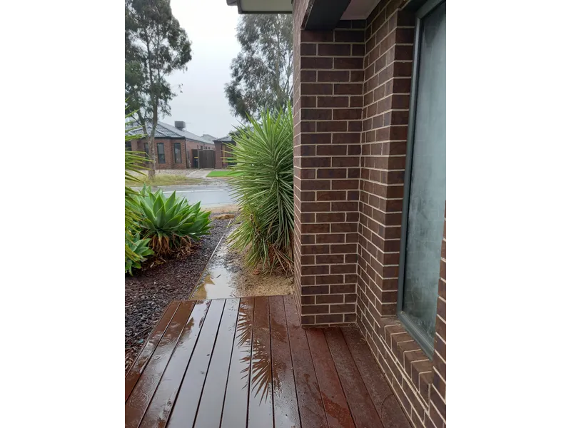 Family home displaying exhibiting warmth and finesse in the peaceful precinct of Brookfield !