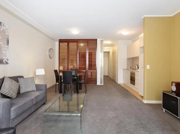 MODERN ONE-BEDROOM IN SUPER CONVENIENT LOCATION