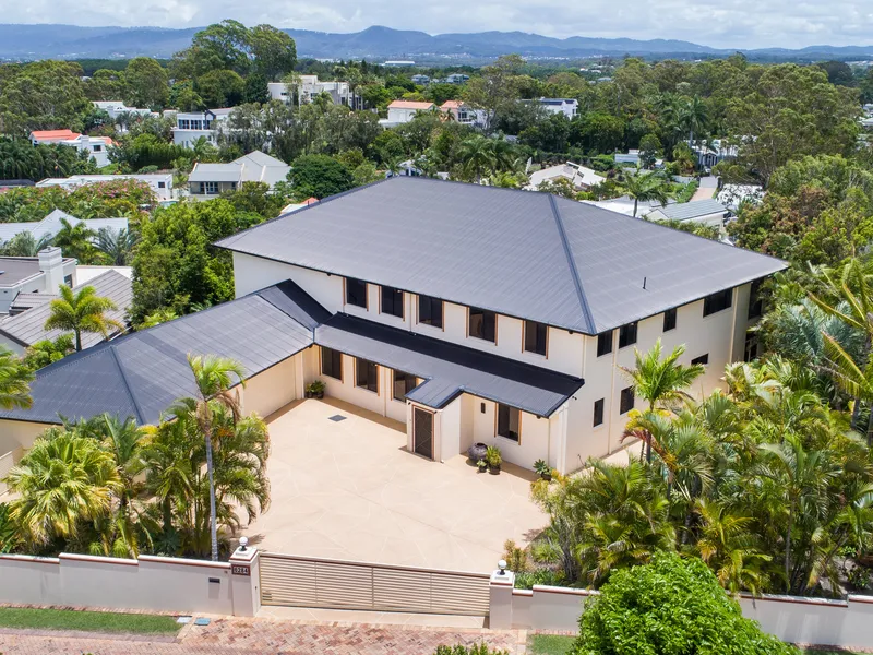 Large Families - This home is for you!