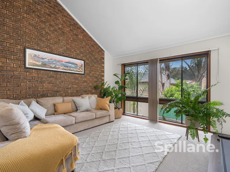 Charming 2 Bedroom Townhouse in Quiet Complex