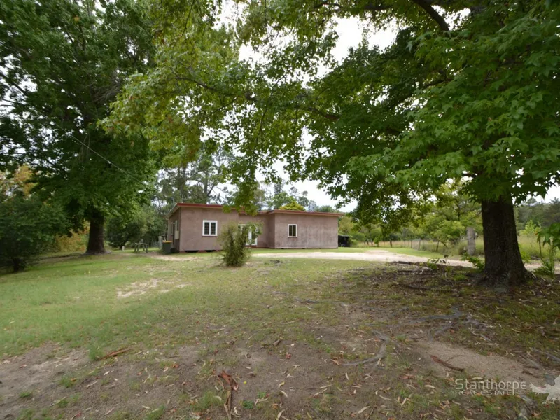 STANTHORPE - 3.8 ACRES - INNER TOWNSHIP LARGE 4 BEDROOM DWELLING AND ‘RUSTIC’ OUTBUILDINGS