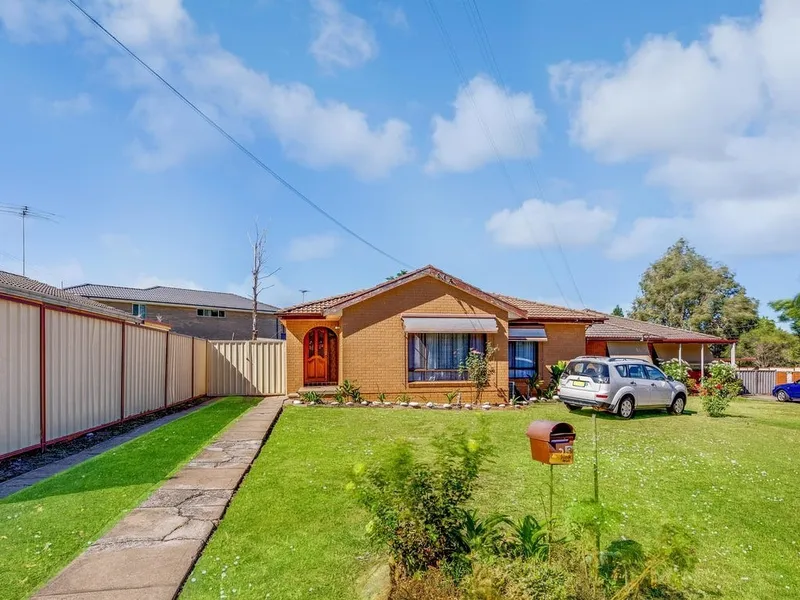 Walk To Station! Three Bedroom Home!