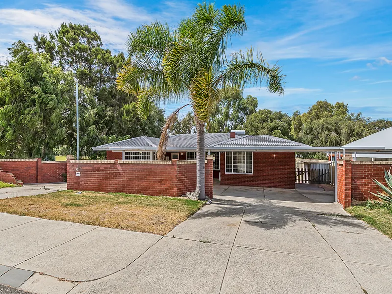 4 BEDROOM PROPERTY SITUATED ON A DECENT SIZE BLOCK WITH POOL