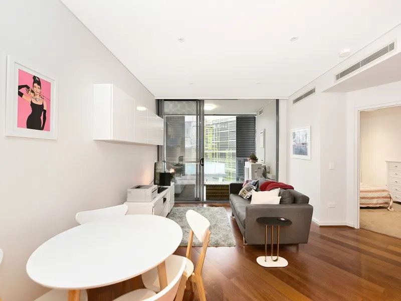 Serene, Spacious, Light Filled Apartment