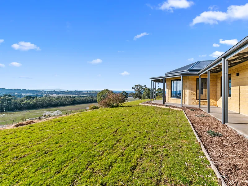 Country glamour, spectacular views on forty acres