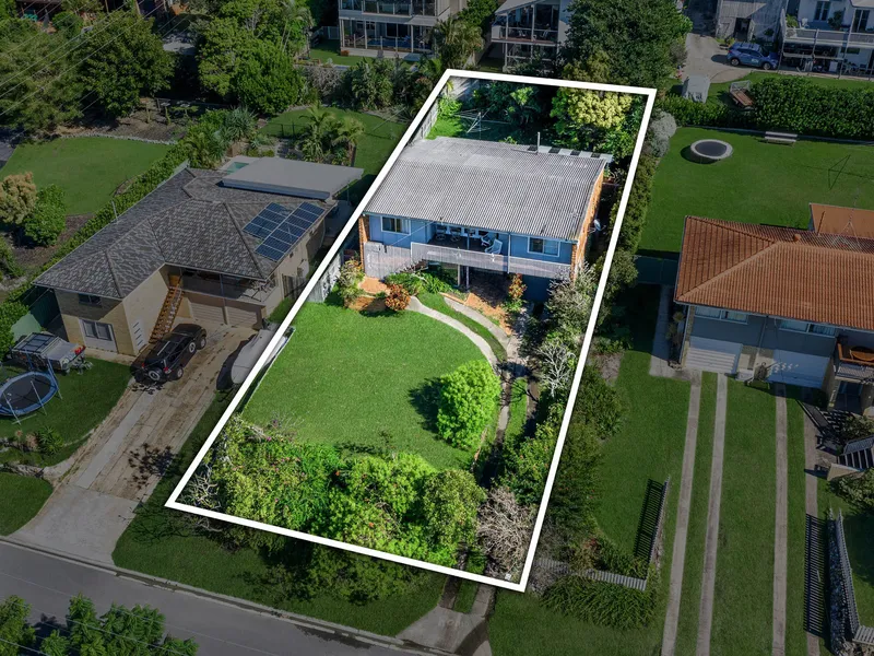 Spectacular Views, Commanding Position - Renovator's Dream!