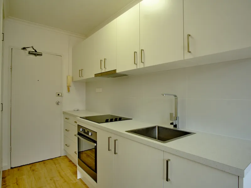 RENOVATED STUDIO APARTMENT