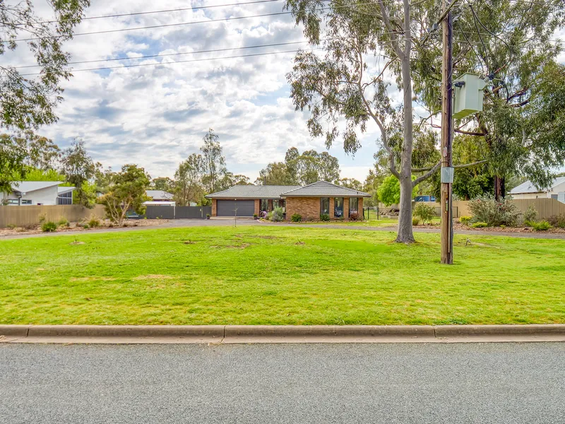 1 Acre Lifetyle Property - Renovated Beautifully