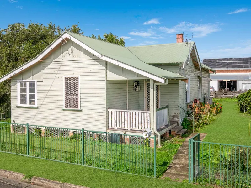 Centre of Town Opportunity!