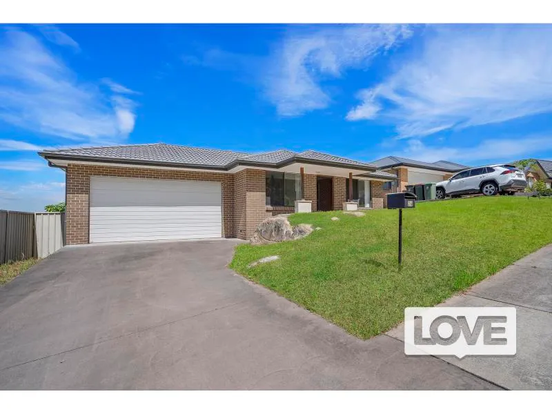 Luxury Family Home in Cameron Park - Best offers over $675 per week