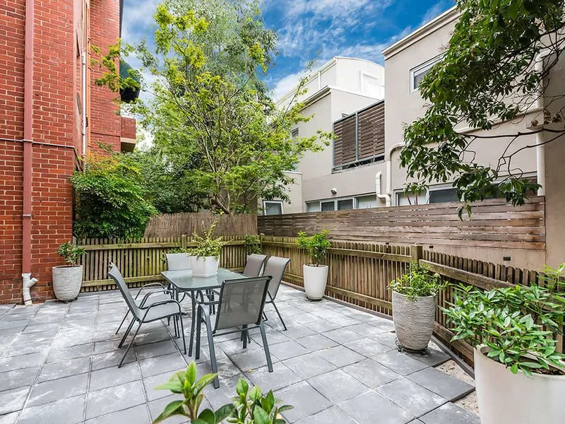 WELL MAINTAINED APARTMENT WITH HUGE PRIVATE COURTYARD | Besser+Co