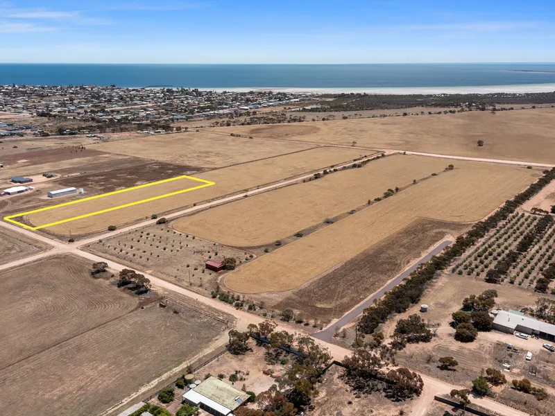 Escape the Rate Race to beautiful Moonta Bay