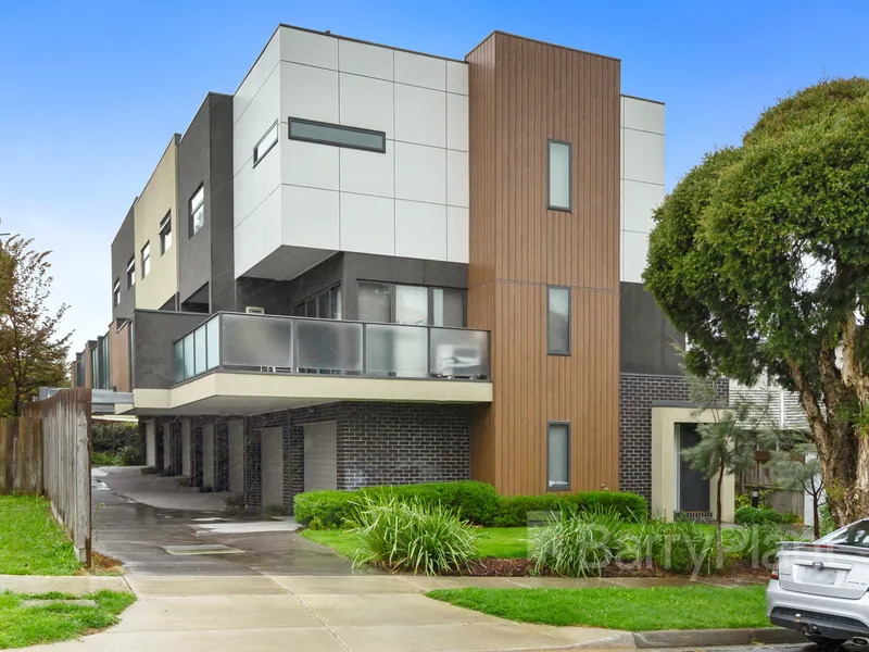 A MAGICAL MASTERPIECE WITH EXQUISITE ELEGANCE IN A PERFECT LOCATION!