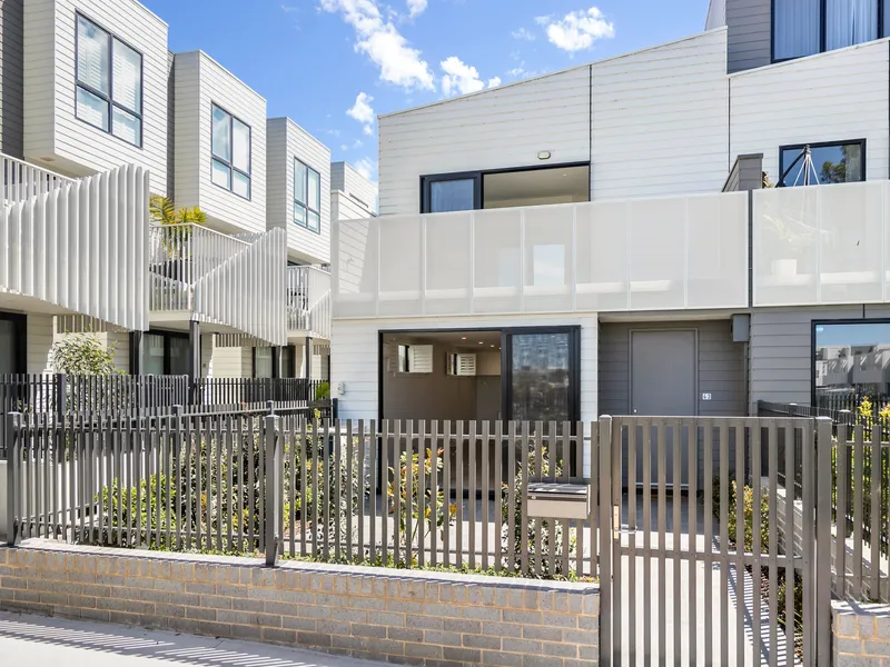 Three Bedroom Sophisticated Townhouse