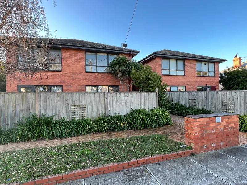 Bright and Light 2 Bedroom Apartment| HODGES CAULFIELD