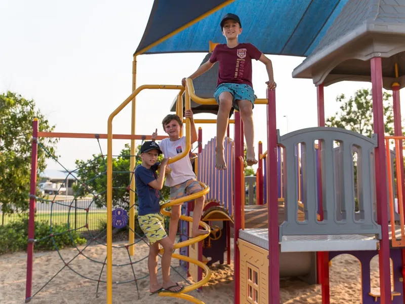 PRIME LOCATION - NEW STAGE 6!