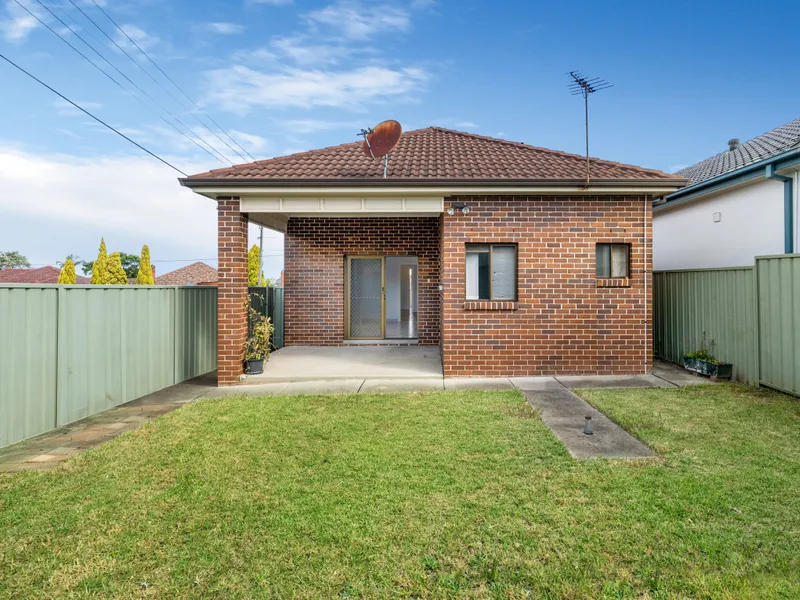 Corner bungalow moments from all amenities