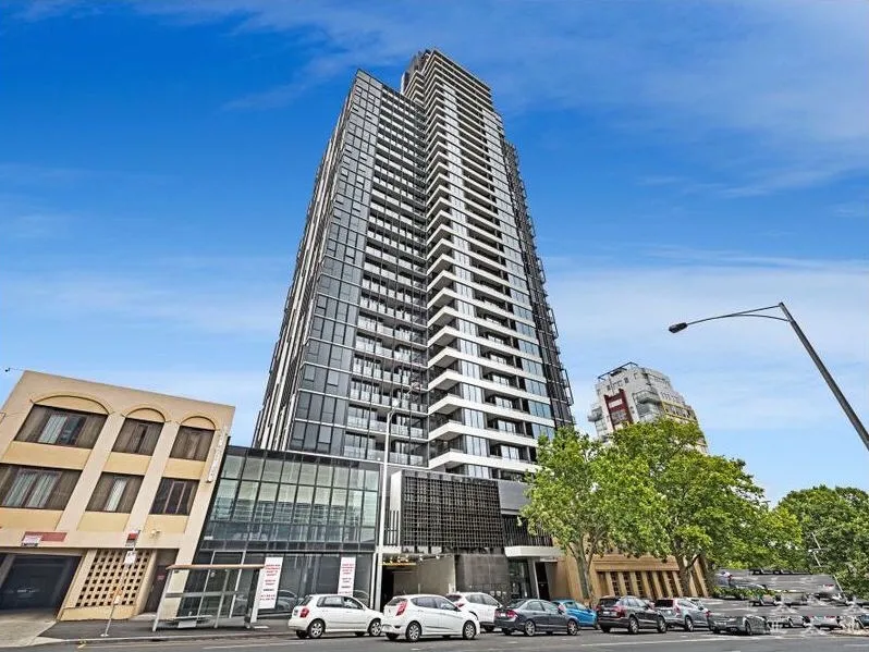 Light filled one bed apartment close to Flagstaff Gardens