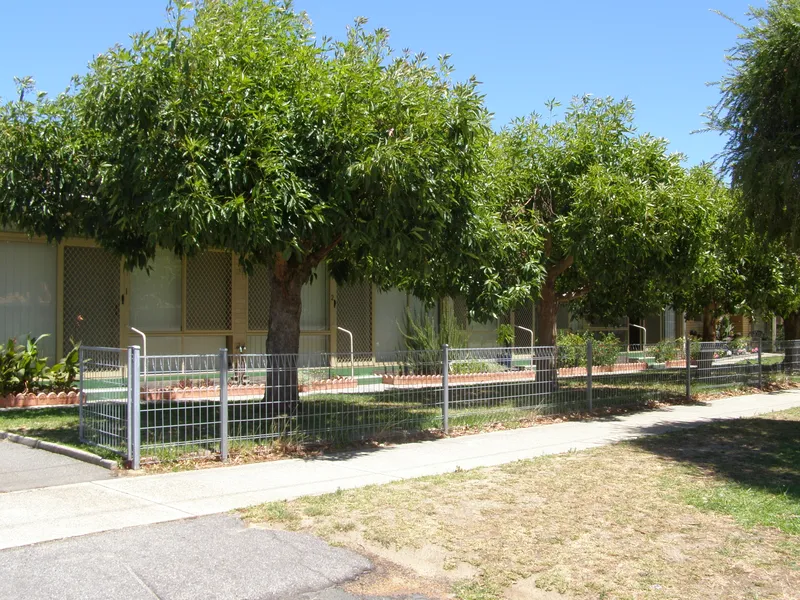 WELL LOCATED STUDIO UNIT