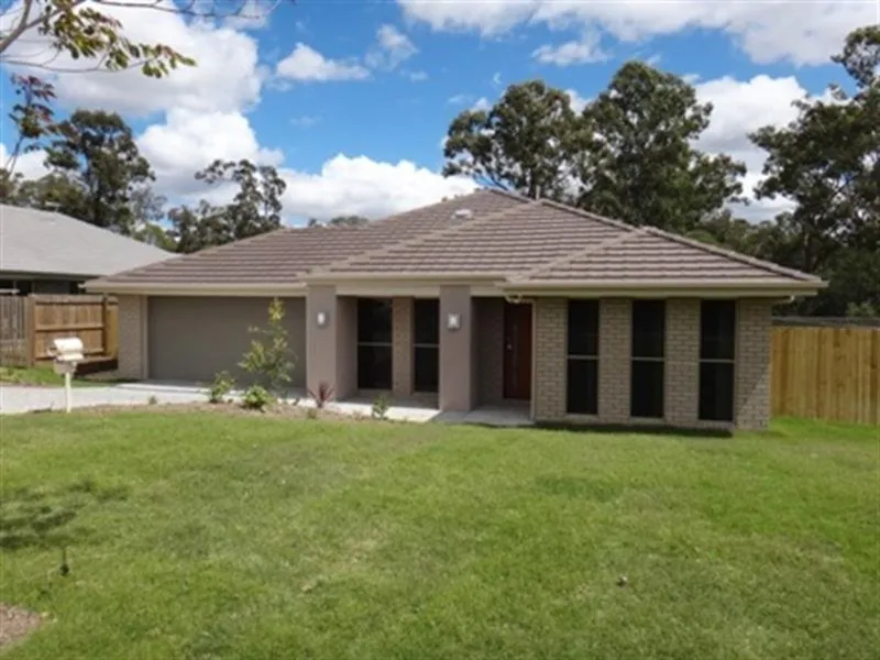 NEAR NEW 4 BEDROOM 2 BATHROOM HOME WITH SEPARATE LOUNGE