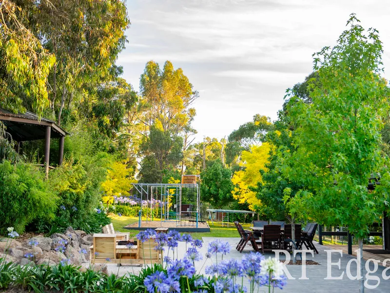 Country Lifestyle Living On Over 18 Acres Of Land